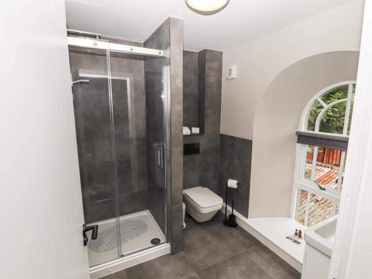 The Breathe Residence Rhyl Bagian luar foto